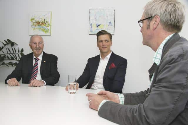 Jochen Haselbacher, David Sulkovsky und Bernd Schwope im Gespräch