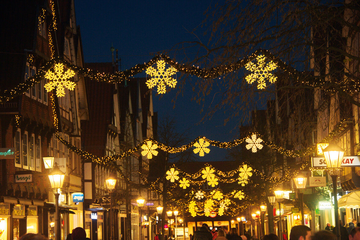 Featured image for “Vorweihnachtliches Celle Geschmückte Altstadt lädt zum Shoppingbummel ein”